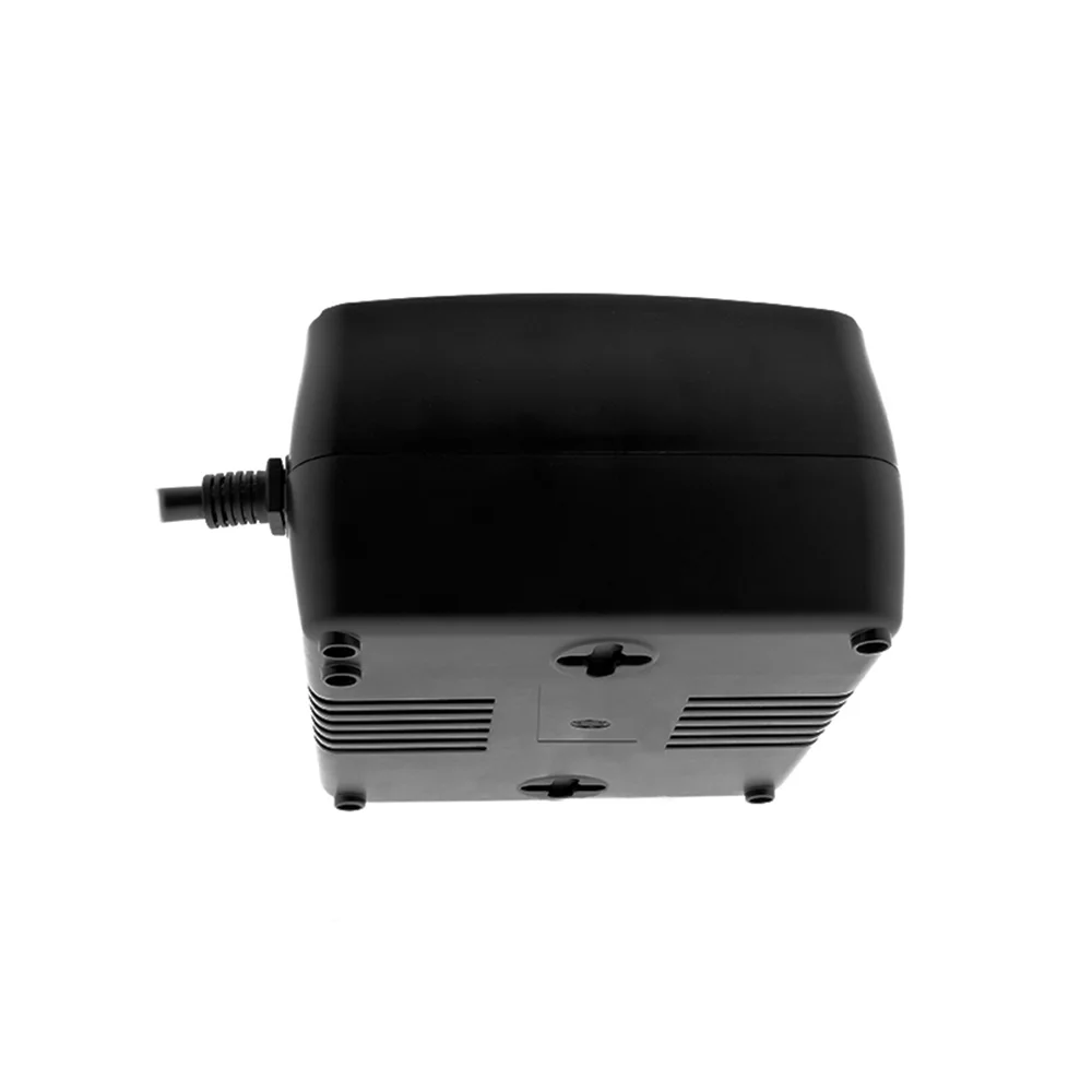 Regulador de voltaje Forza FVR-3002 | Regulador automático de voltaje 3000VA/1500W, 4 salidas, RJ45-220V