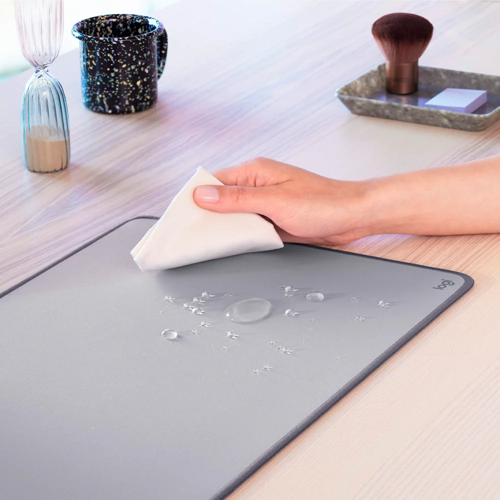 Pad Mouse Logitech Desk Mat 300x700mm Gris Claro - 956-000047