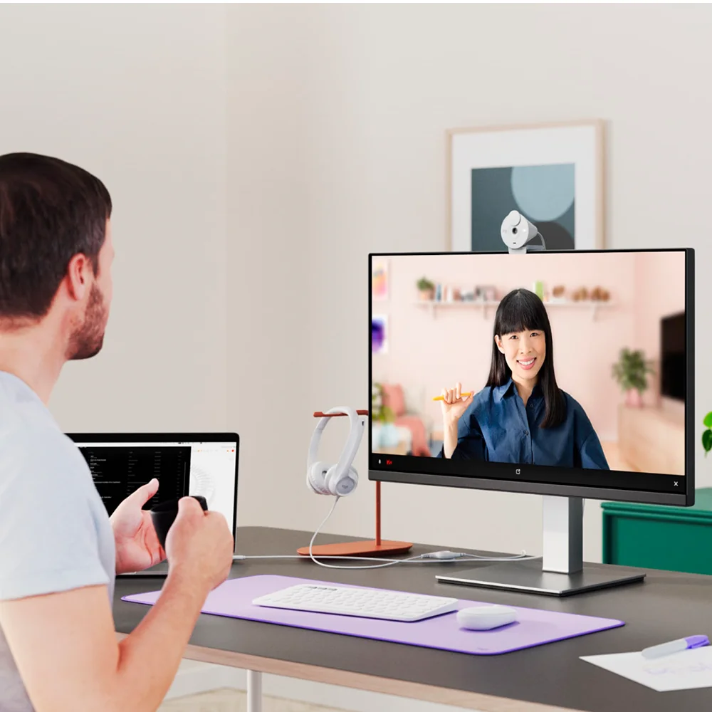 Cámara Web Logitech Brio 300 FHD 1080p USB-C Rosa - 960-001446